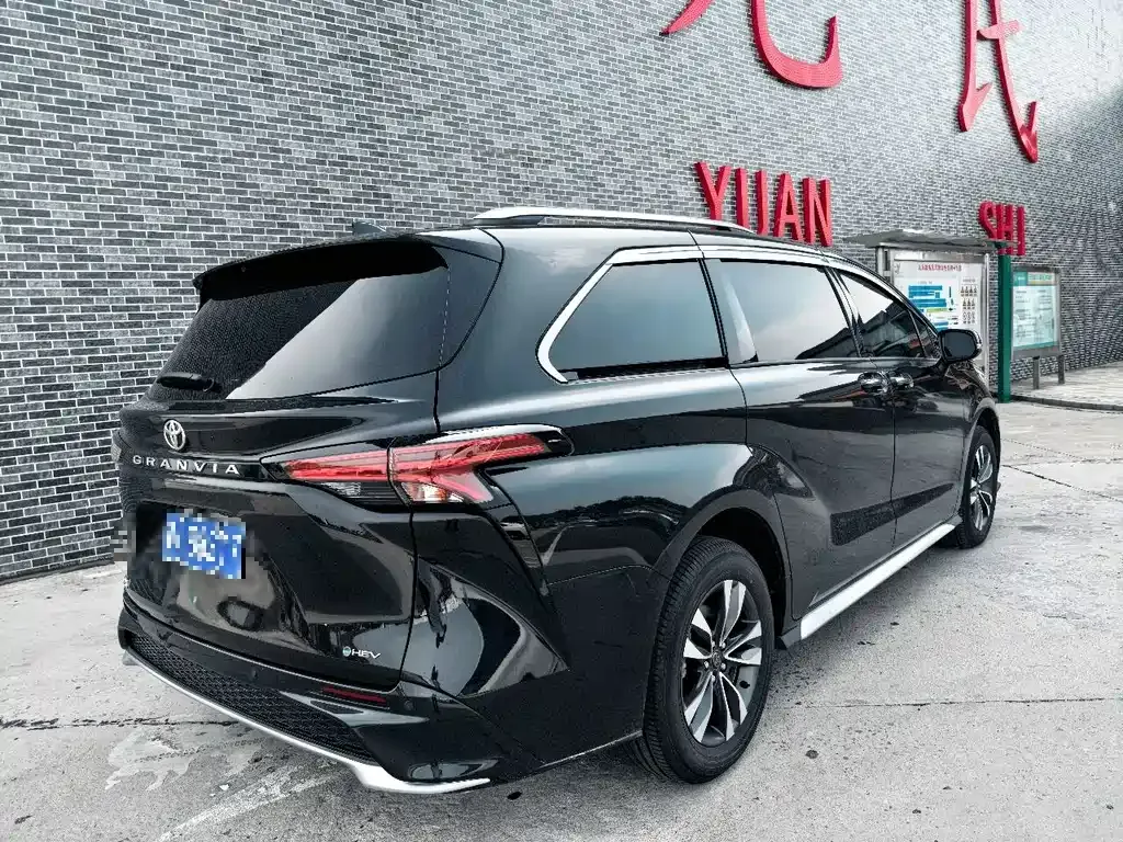 Toyota Granvia — фото 10