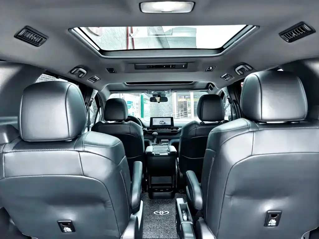 Toyota Granvia — фото 6