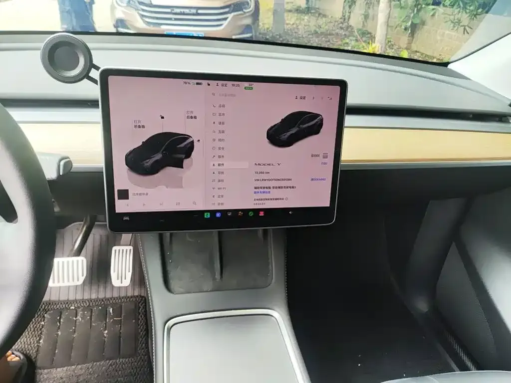 Tesla Model Y — фото 10