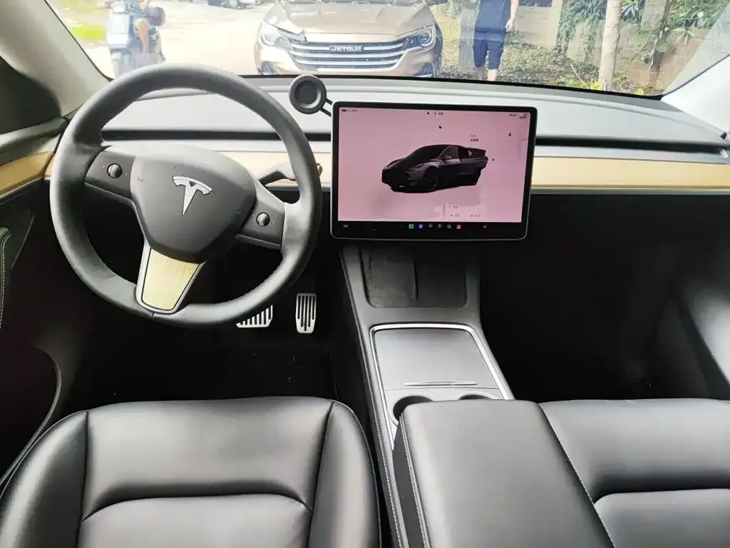 Tesla Model Y — фото 6