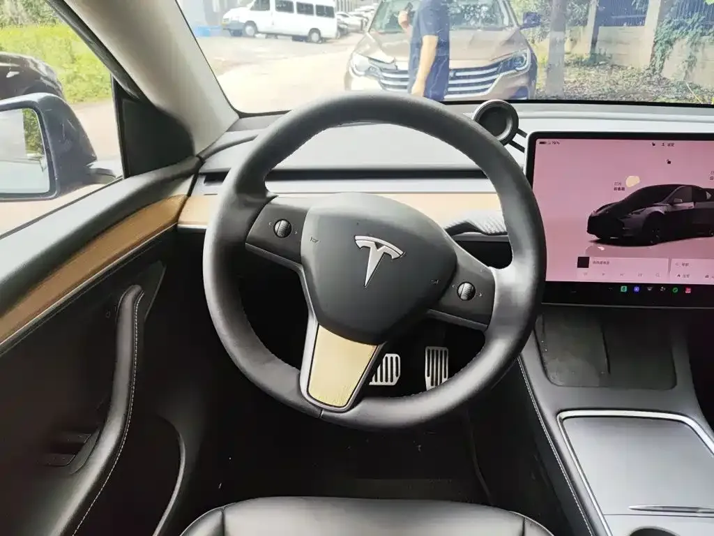 Tesla Model Y — фото 9