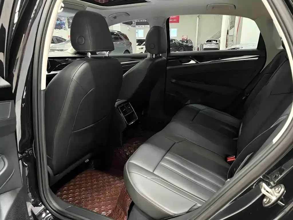 Volkswagen Passat — фото 9