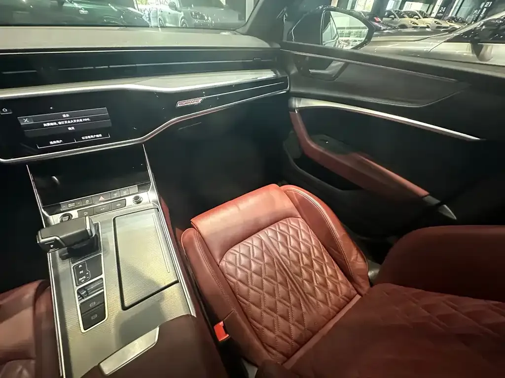 Audi A7L — фото 6