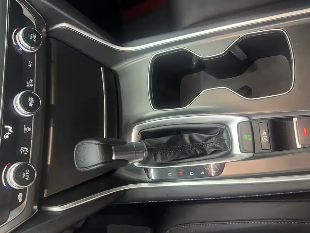 Honda Accord — фото 10