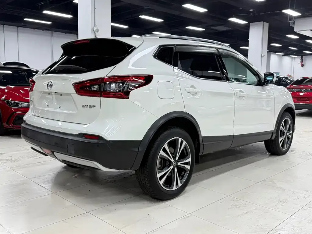 Nissan Qashqai — фото 2