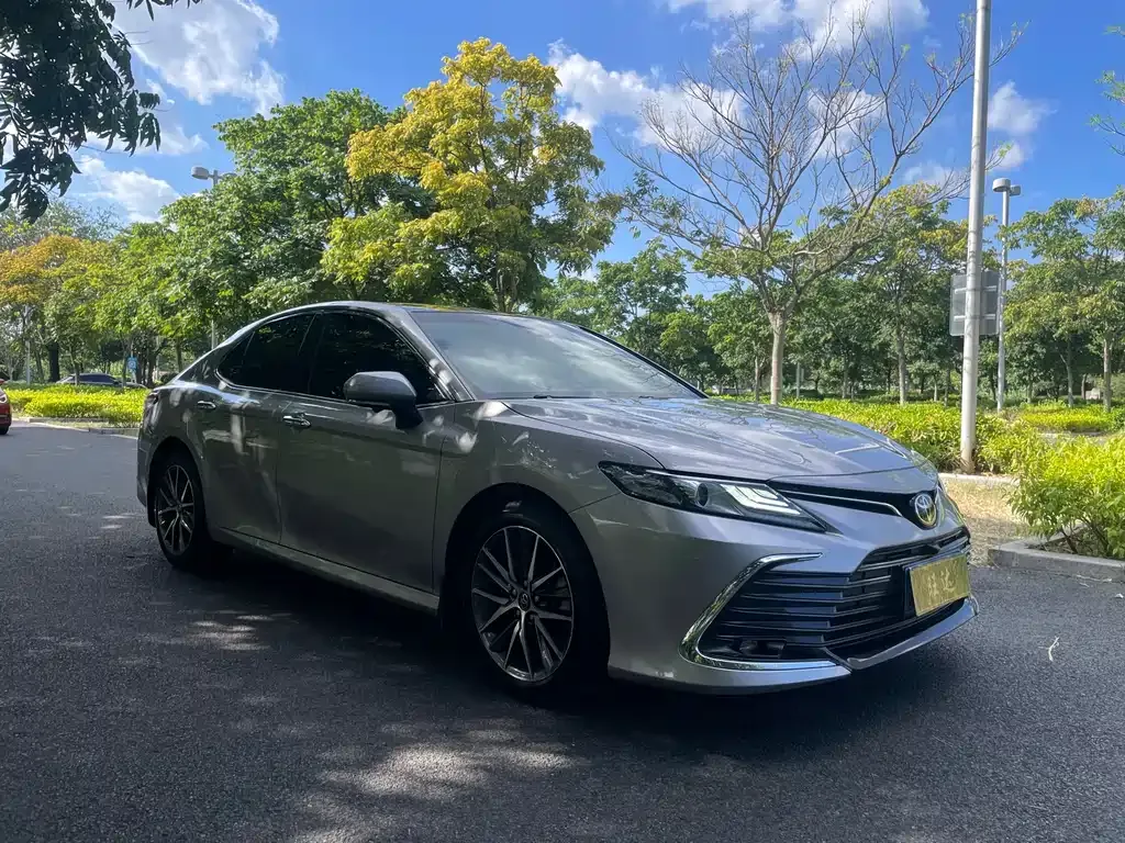 Toyota Camry — фото 4