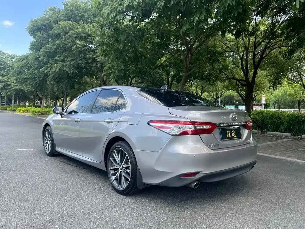 Toyota Camry — фото 8