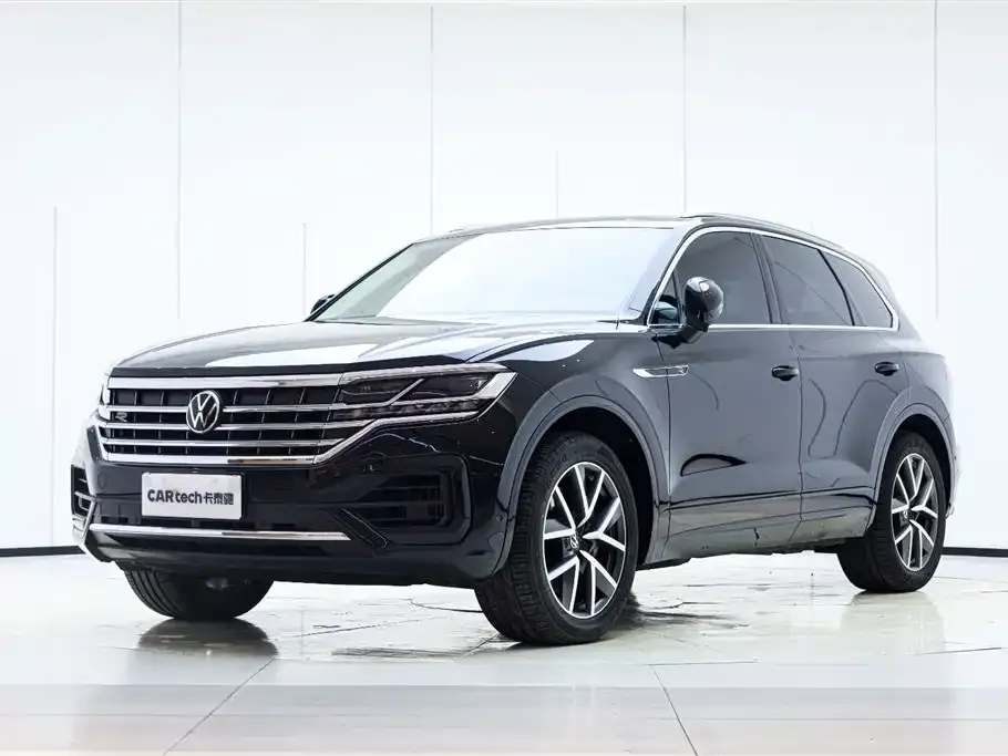 Volkswagen Touareg — фото 1