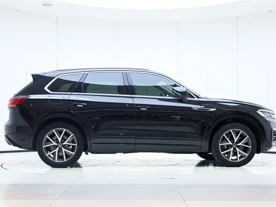 Volkswagen Touareg — фото 6