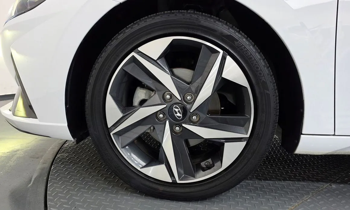 Hyundai AVANTE — фото 8