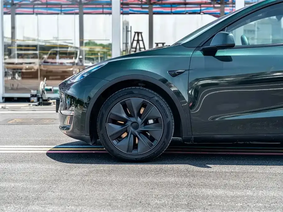 Tesla Model Y — фото 3