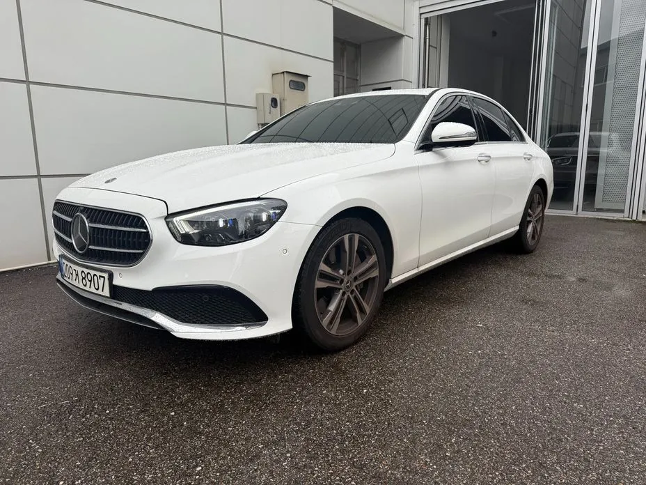 Mercedes-Benz E-Class — фото 1