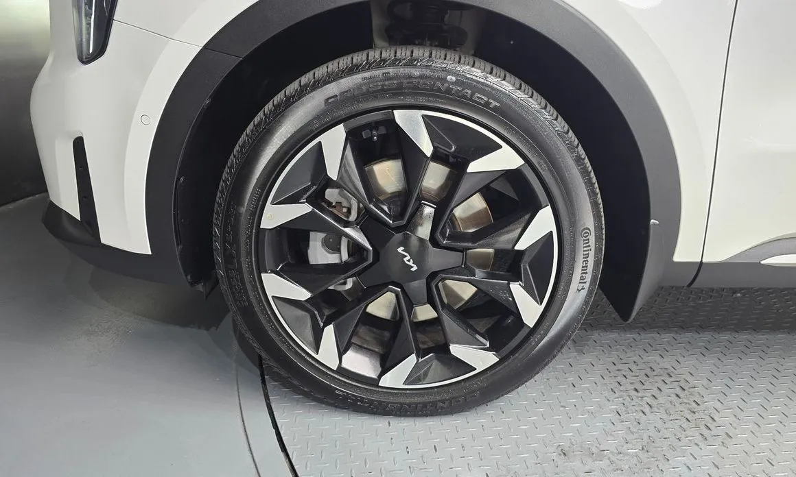 Kia Sorento — фото 7