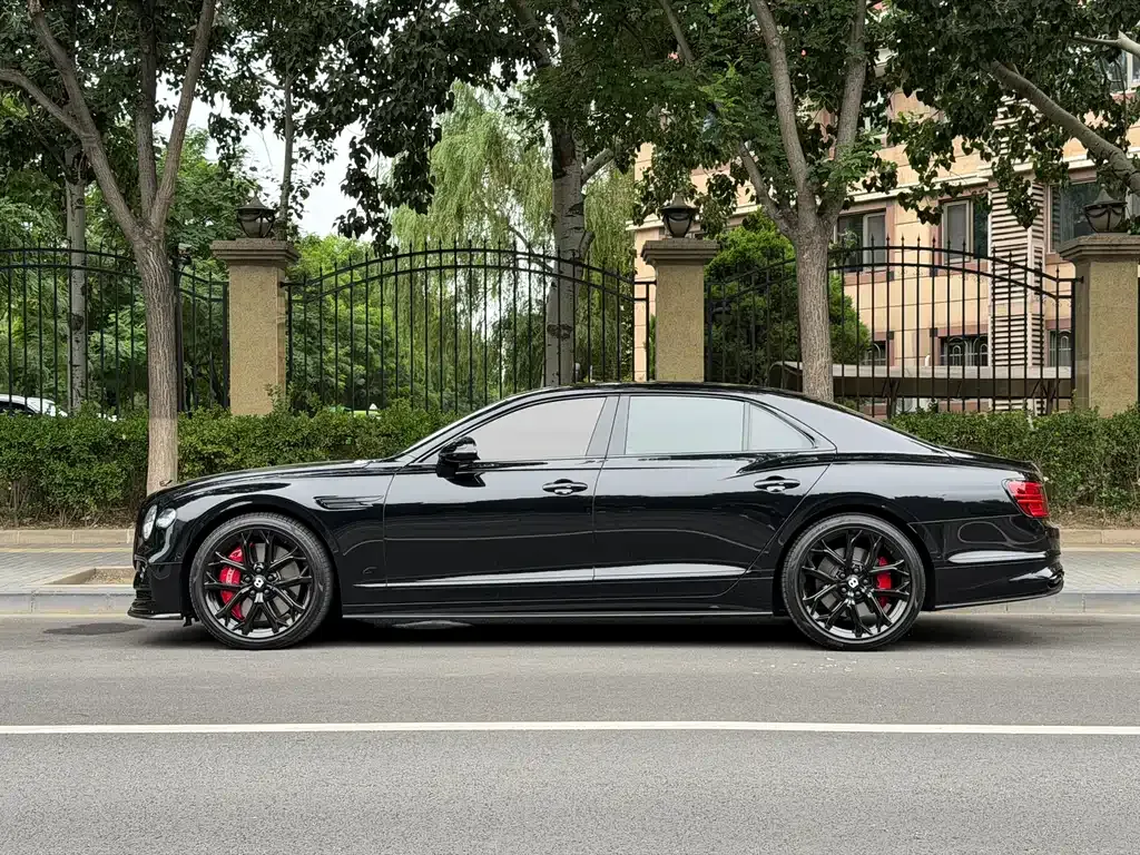 Bentley Flying Spur — фото 9
