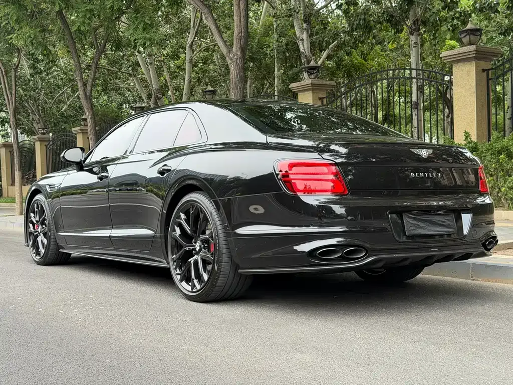 Bentley Flying Spur — фото 10
