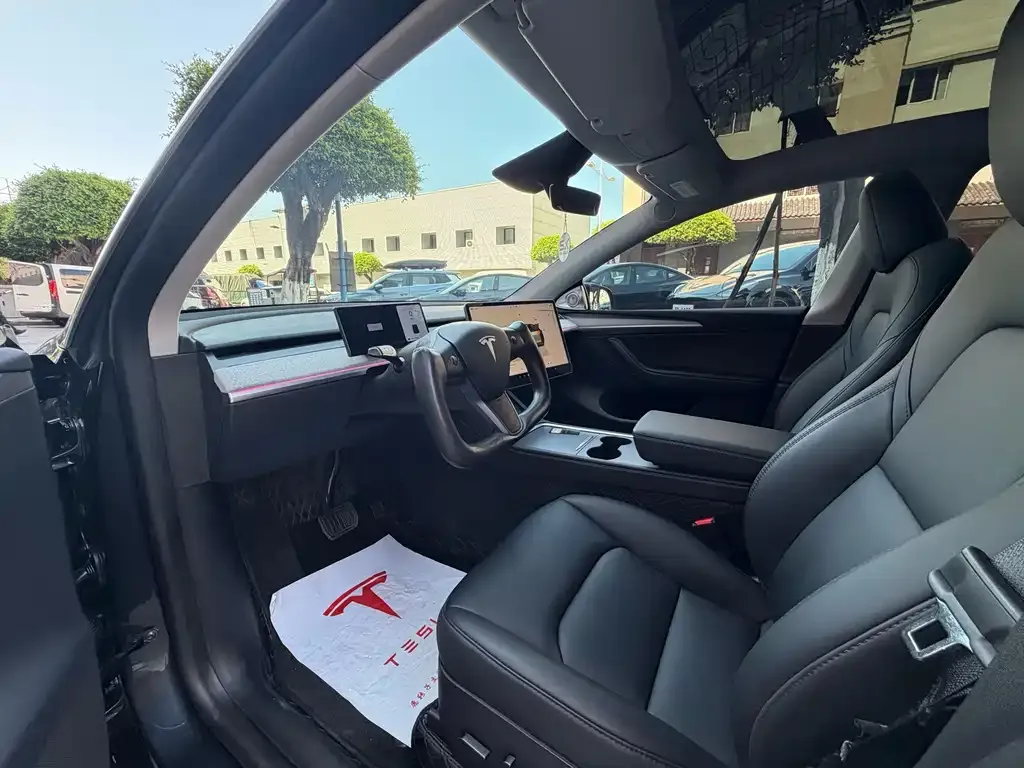 Tesla Model Y — фото 6