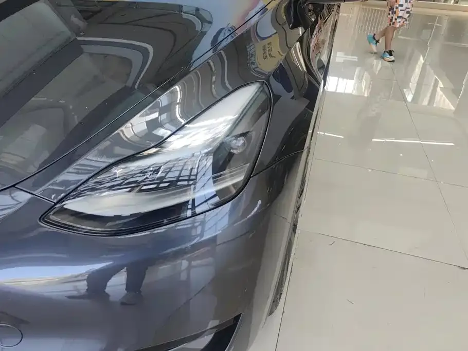 Tesla Model Y — фото 10