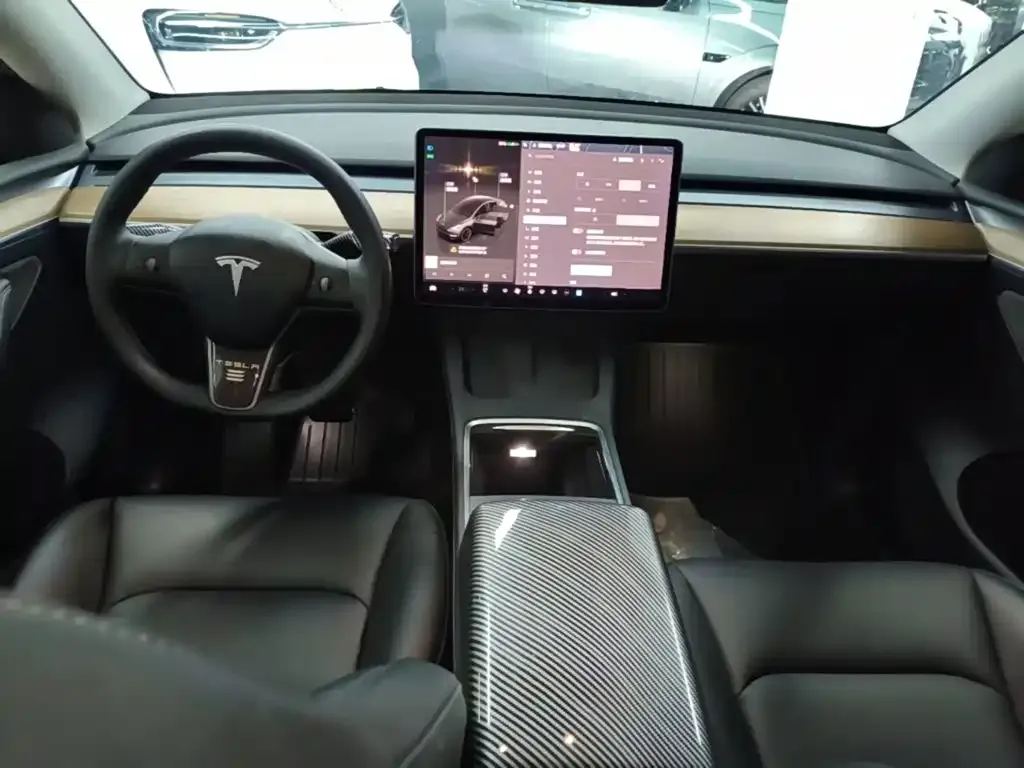 Tesla Model Y — фото 6