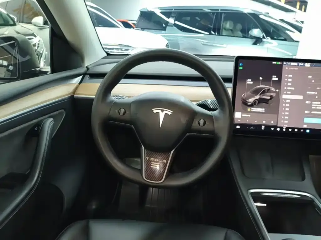 Tesla Model Y — фото 7