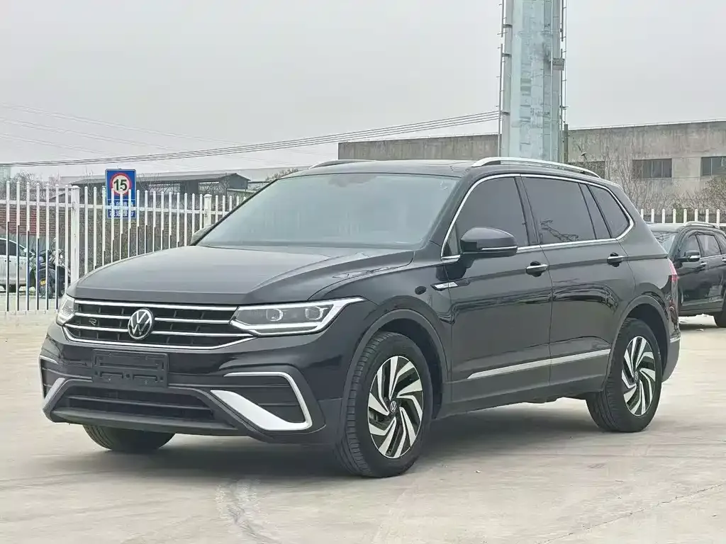 Volkswagen Tiguan L — фото 1