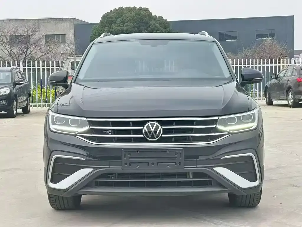 Volkswagen Tiguan L — фото 3