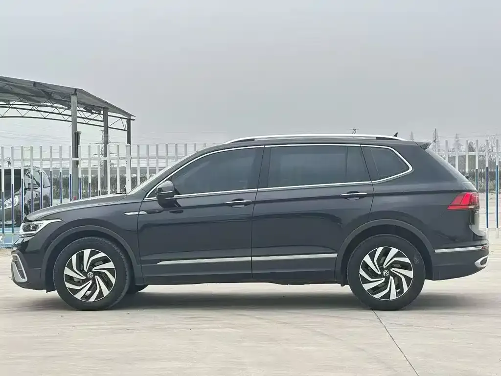 Volkswagen Tiguan L — фото 5