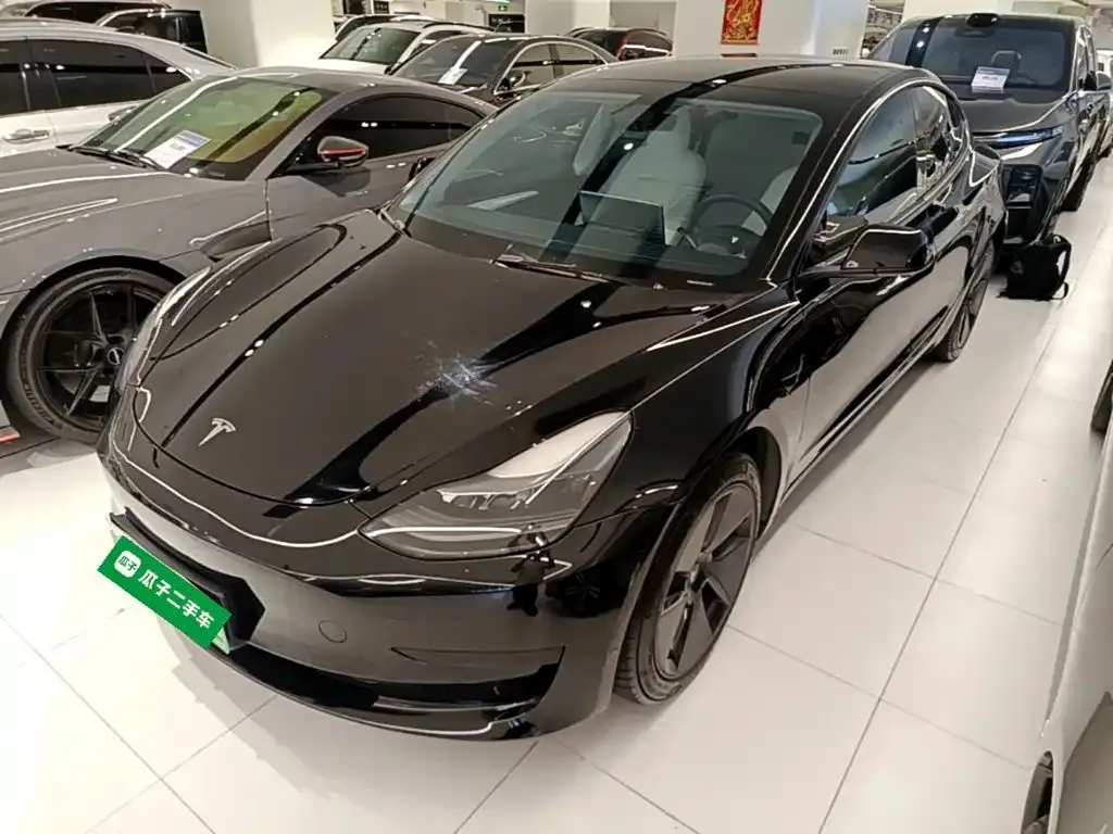 Tesla Model 3 — фото 4