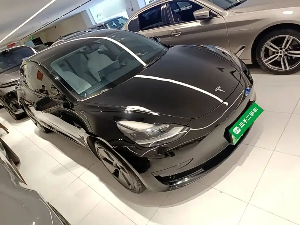 Tesla Model 3 — фото 10