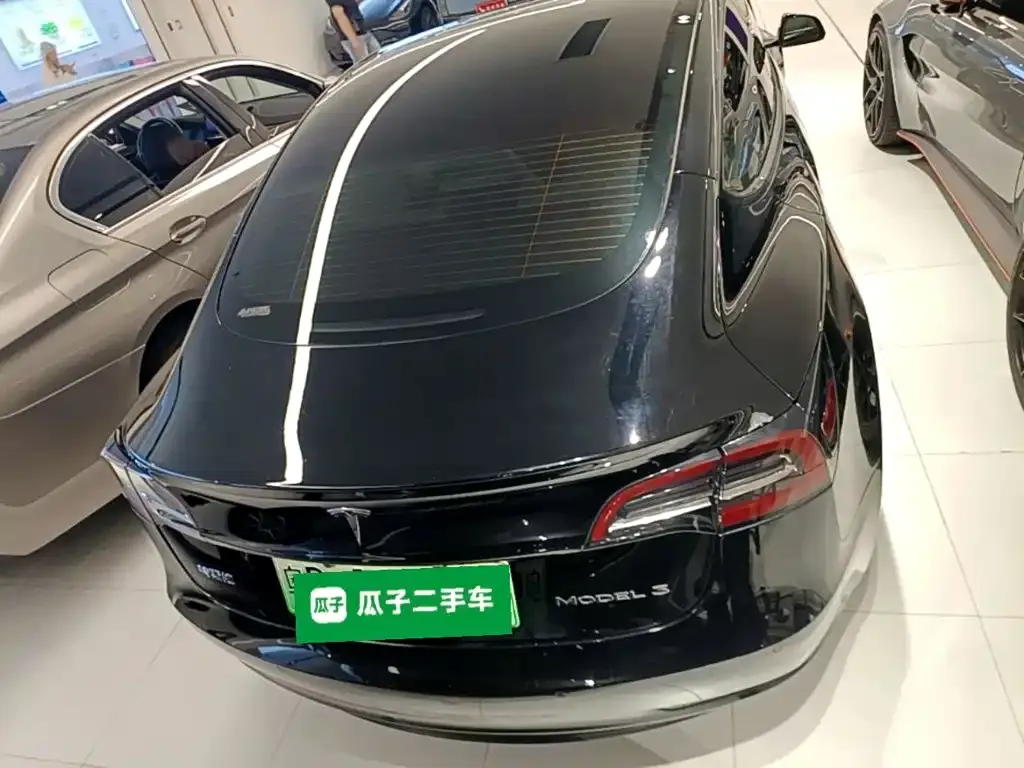 Tesla Model 3 — фото 3