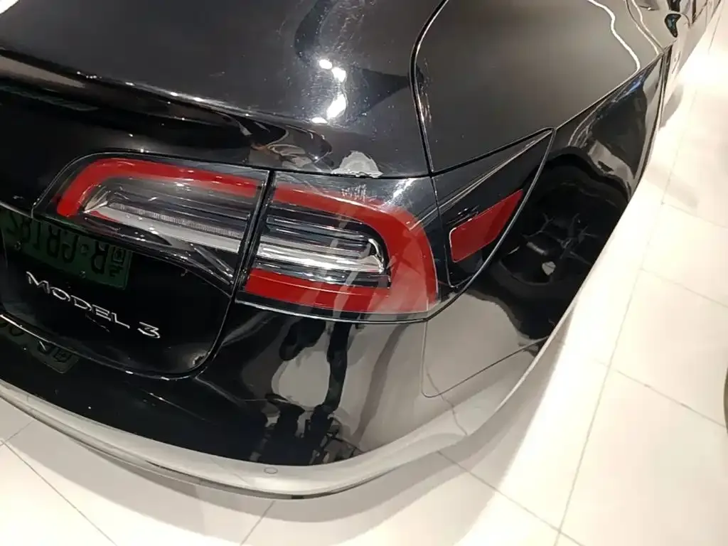 Tesla Model 3 — фото 9