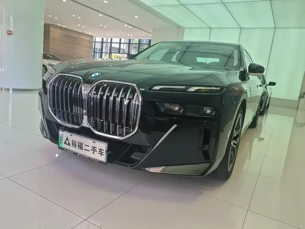 BMW i7 — фото 1