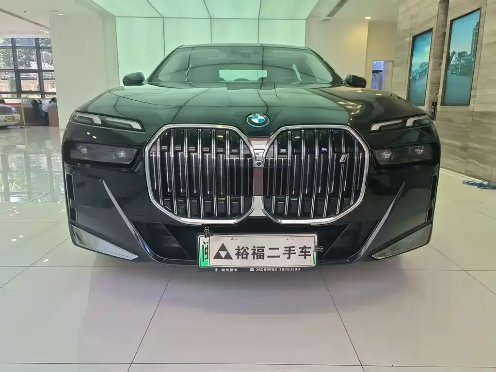 BMW i7 — фото 9