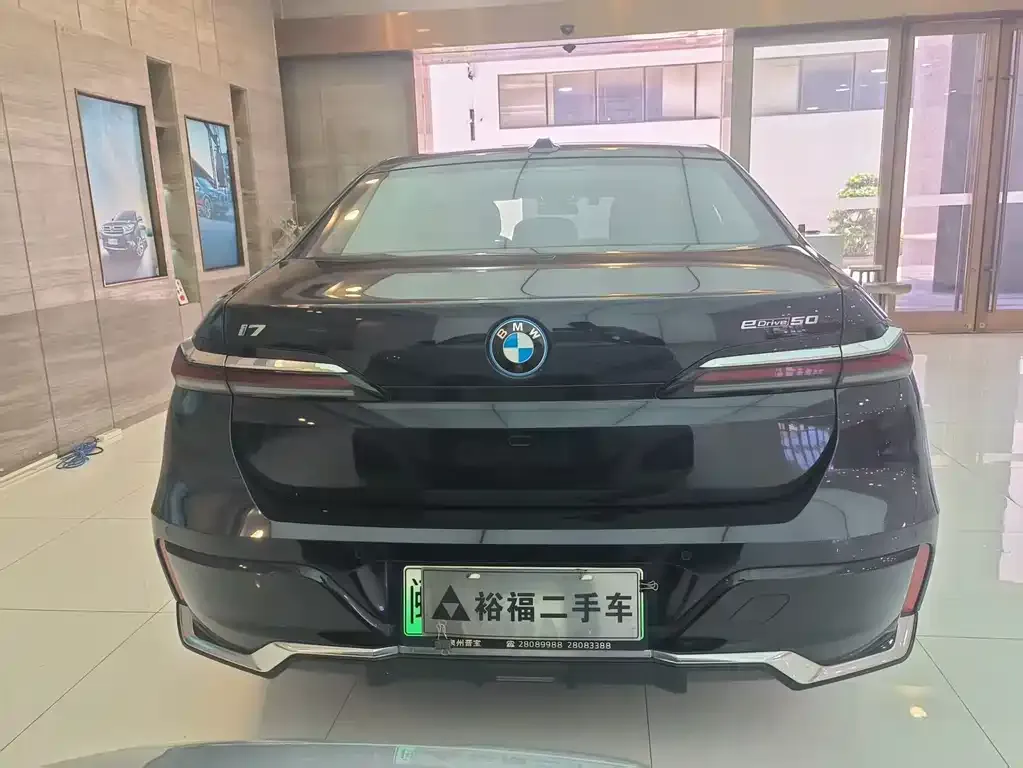 BMW i7 — фото 10