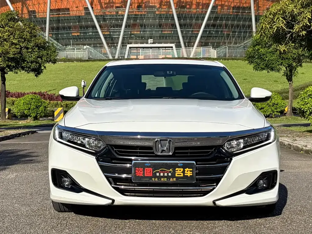 Honda Accord — фото 10