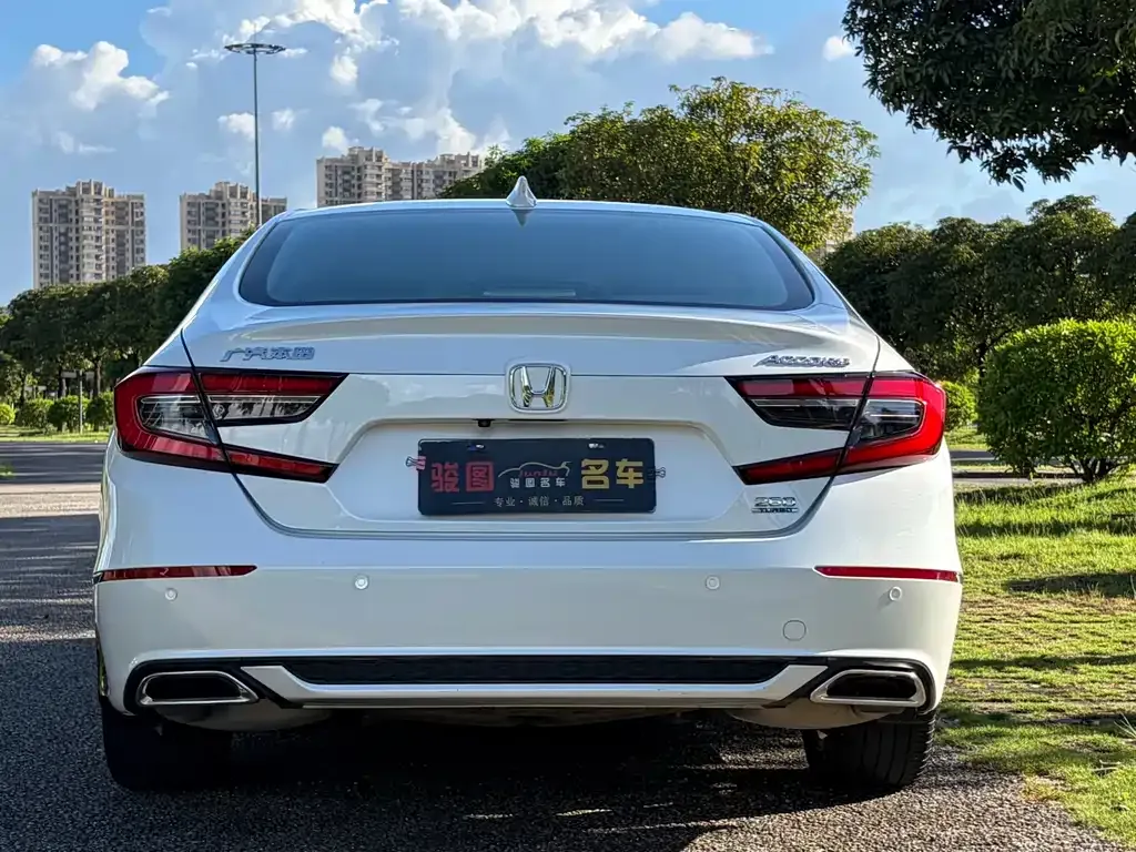Honda Accord — фото 8