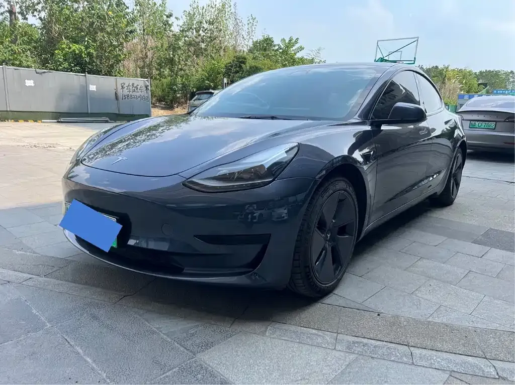 Tesla Model 3 — фото 1