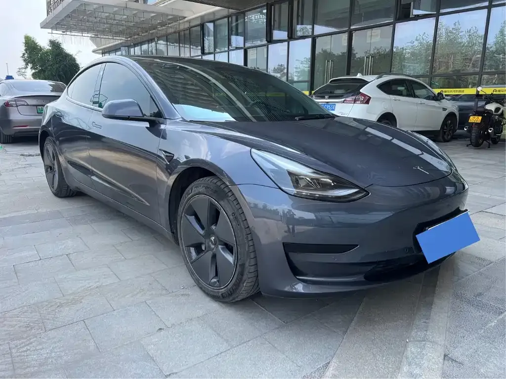 Tesla Model 3 — фото 7