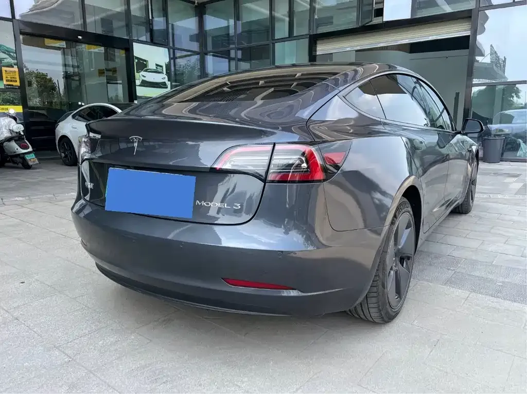 Tesla Model 3 — фото 10