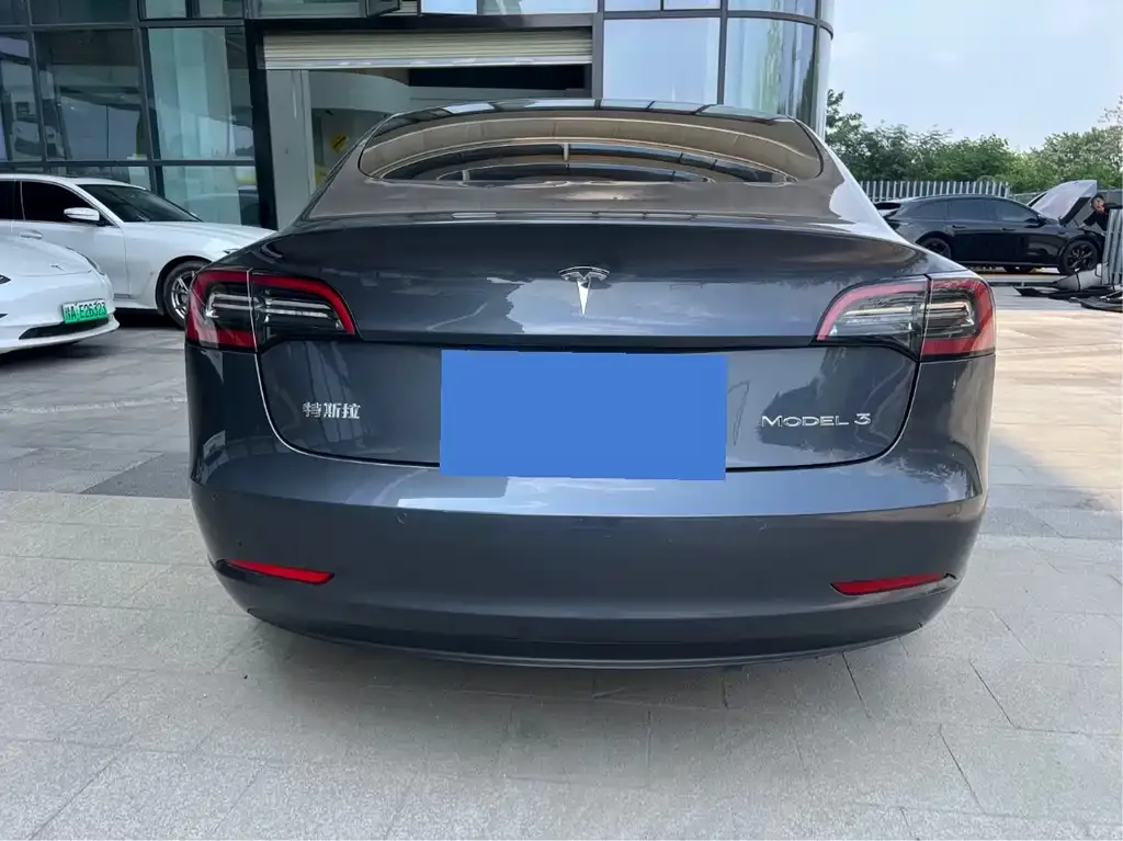 Tesla Model 3 — фото 3