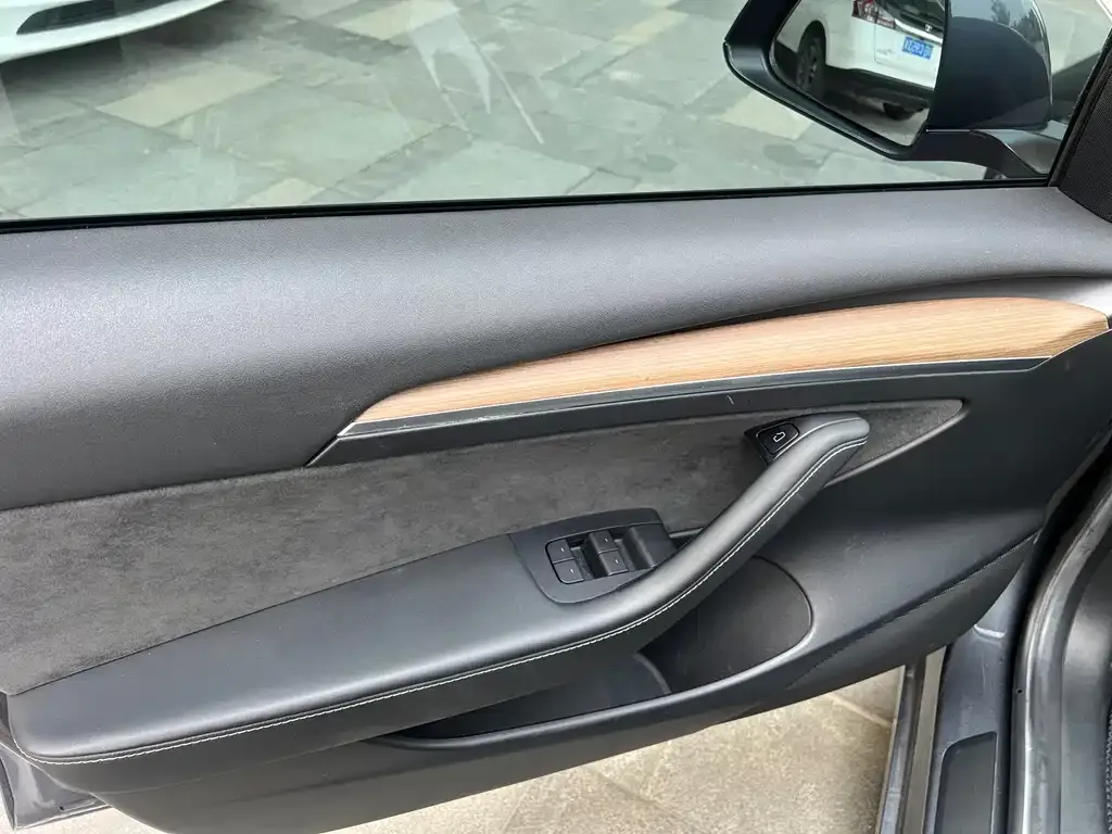 Tesla Model 3 — фото 9
