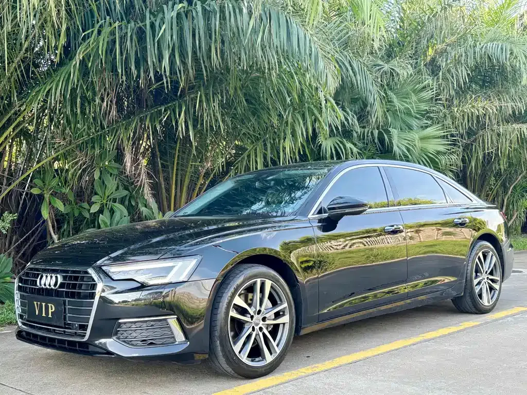 Audi A6L — фото 1
