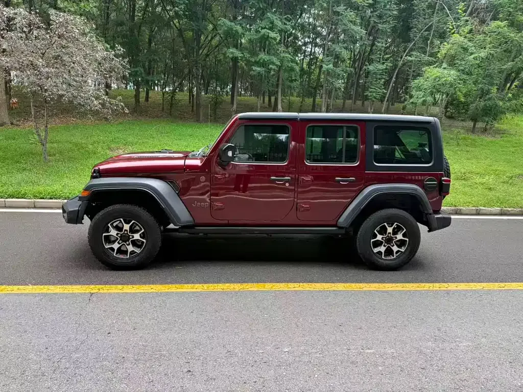 Jeep Wrangler — фото 8