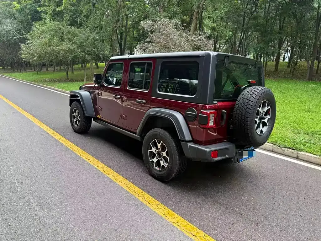 Jeep Wrangler — фото 9