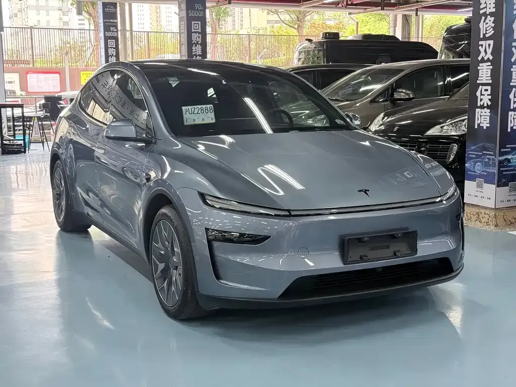 Tesla Model Y L — фото 9
