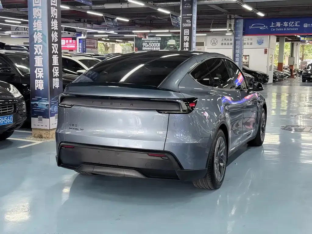 Tesla Model Y L — фото 8