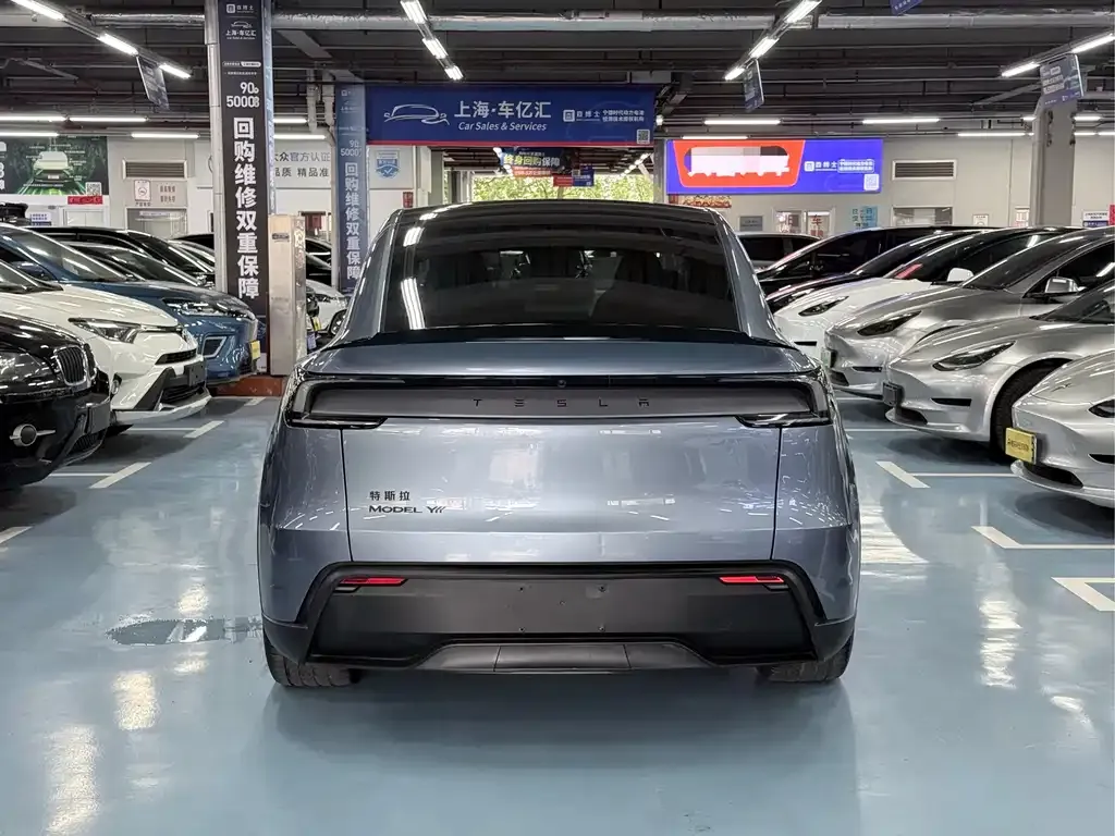Tesla Model Y L — фото 10
