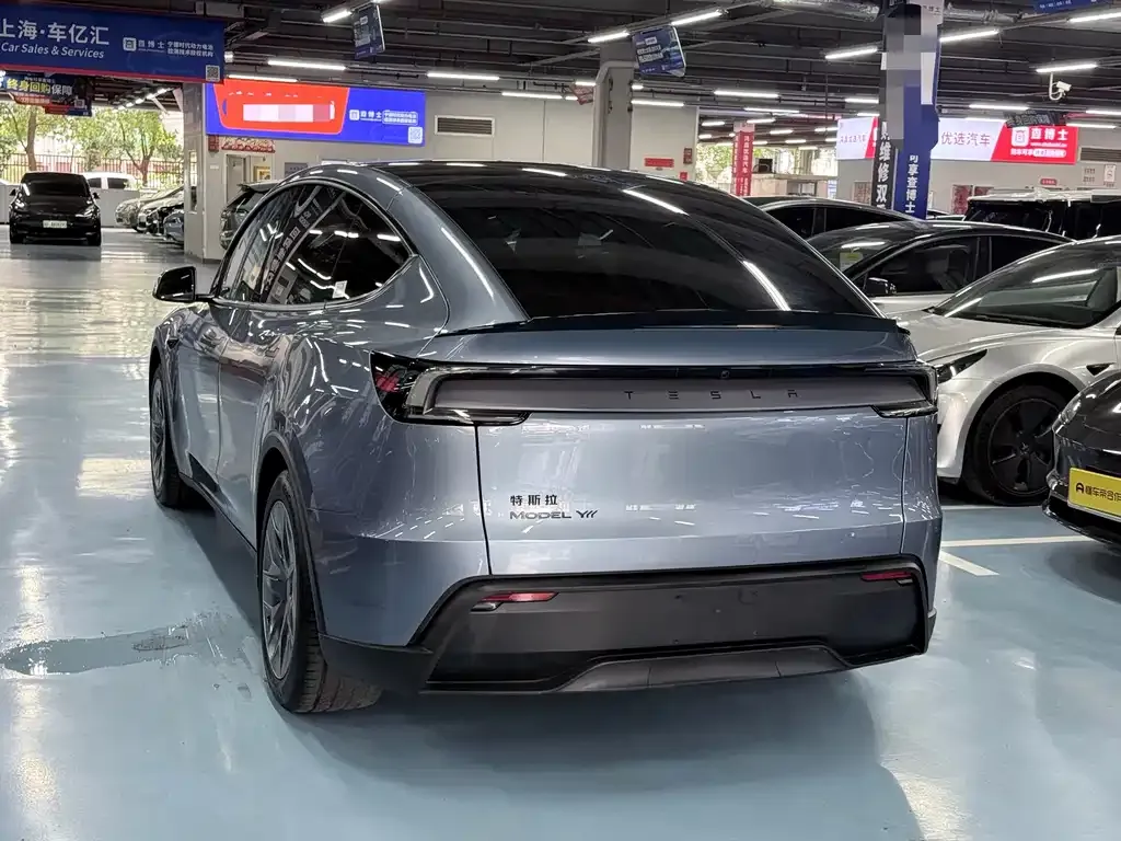 Tesla Model Y L — фото 7