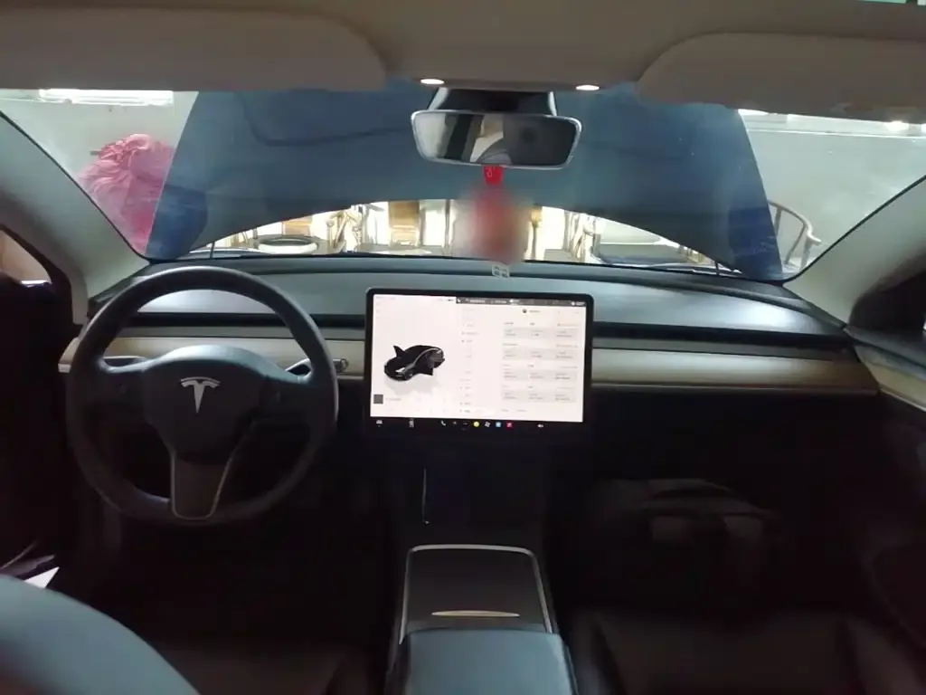 Tesla Model 3 — фото 4