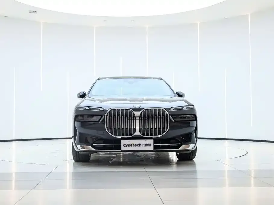 BMW 7 Series — фото 2