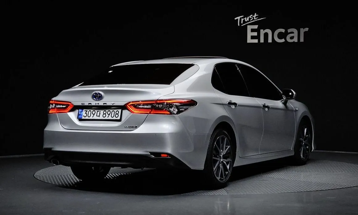 Toyota Camry — фото 7